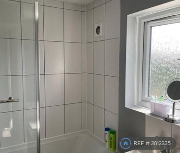 5 bedroom semi-detached house to rent - Photo 6