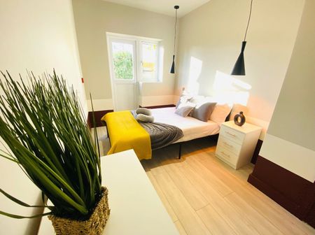 Room in a Shared House, Grayscroft Road, SW16 - Photo 3