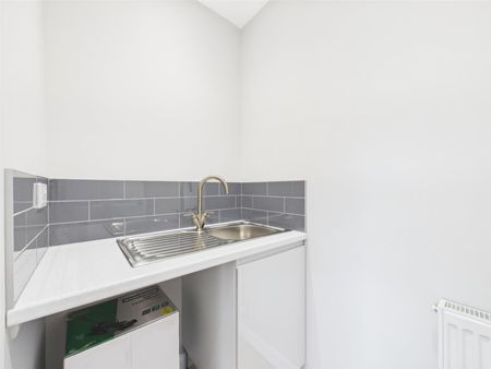 3 BED House To rent - Photo 3