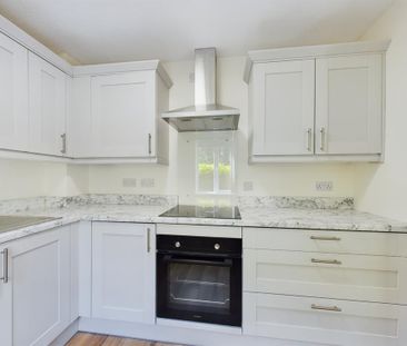 2 bedroom ground floor flat to rent - Photo 3