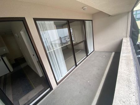 Chic 3BR Te Aro Apt - Central Living! - Photo 4
