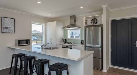 Modern & Sunny Townhouse - Photo 3