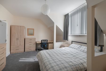 7 Bed Semi-Detached House, Argyle Avenue, M14 - Photo 5