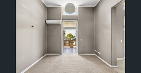 Modern home in landmark conversion with water views - Photo 2