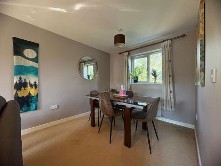 1 bedroom in a flat share to rent - Photo 2