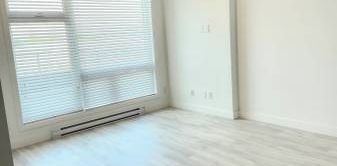 Bright 1 Bedroom + 1 Den Apartment - Photo 2