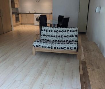 2 bedroom flat to rent - Photo 2