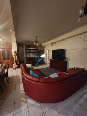 Highgate Hill - Photo 1