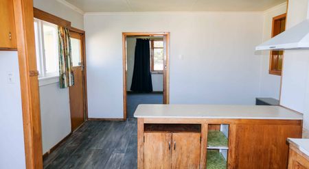 HANDY LOCATION - Photo 4