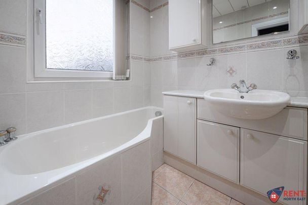 3 bedroom semi-detached house to rent - Photo 1