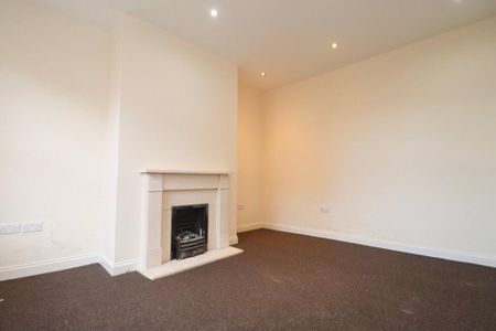 3 bedroom end of terrace house to rent - Photo 2