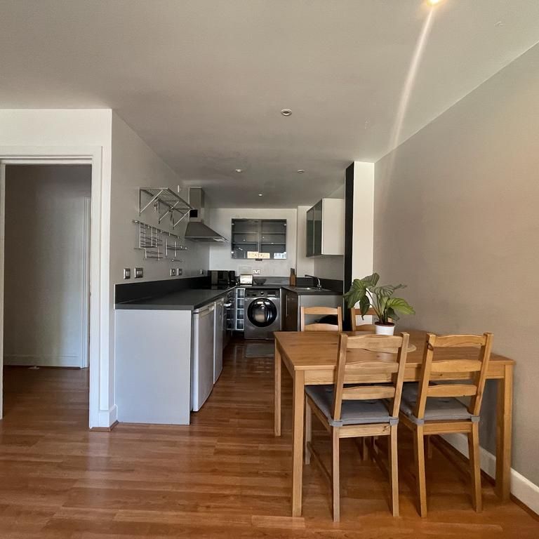 3 bedroom apartment to rent - Photo 1
