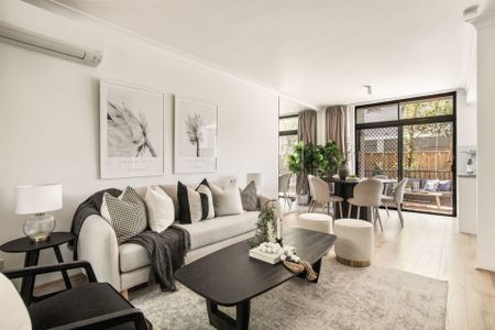 Three Bedroom Townhouse with Parking - Unfurnished - Photo 4