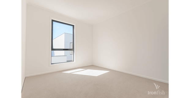 Brand New Home in Aurora Estate Modern, Bright & Convenient! - Photo 1