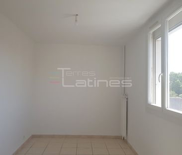 Location Appartement 4 pièces 69m² NIMES 30000 - Photo 6