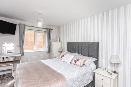 3 bedroom semi-detached house to rent - Photo 3