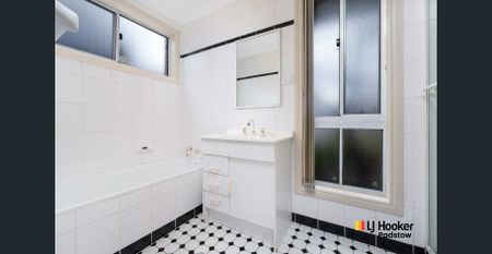 2-Bedroom Townhouse in a Convenient, Central Location - Photo 4