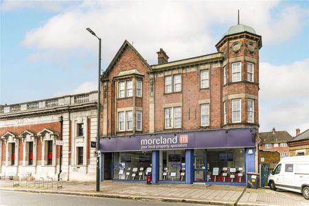 A modern two bedroom apartment set on the first floor of a residential building in Golders Green. - Photo 4