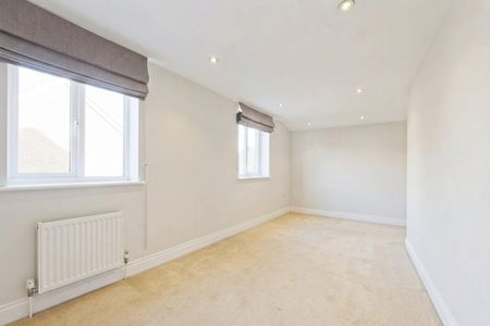 4 bedroom House in Ferry Avenue, Staines-Upon-Thames - Photo 2