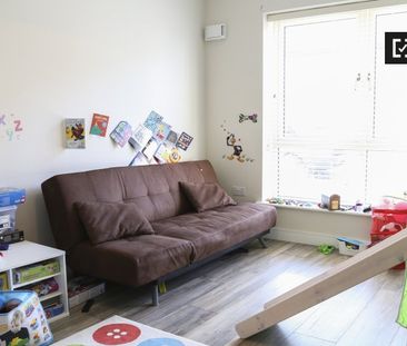 Bright room in 3-bedroom house in Donaghmede, Dublin - Photo 1