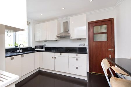 3 bedroom property to let - Photo 4