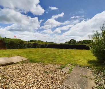 2 bedroom semi-detached bungalow to rent - Photo 3