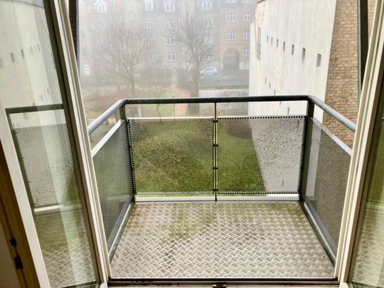 Centralt i vestbyen, 3 værelse lejlighed med altan - Photo 1