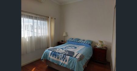 STYLISH TOWNHOUSE IN GREAT LOCATION - Photo 2