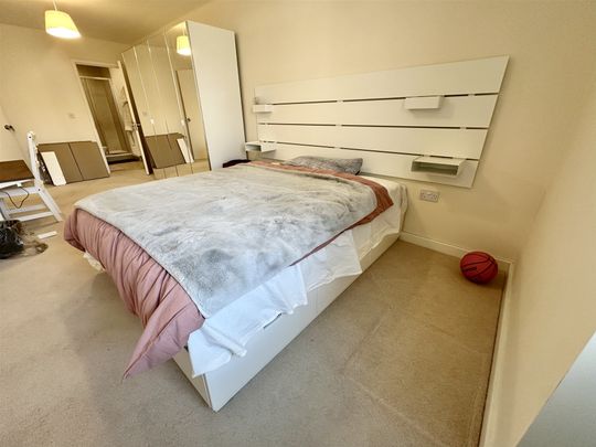 Bloemfontein Road, London - Photo 1