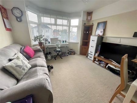 Barnes Crescent, Bournemouth, BH10 - Photo 2