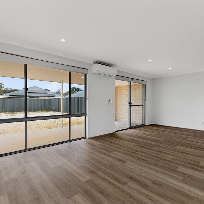 SUPER LOCATION - Photo 1