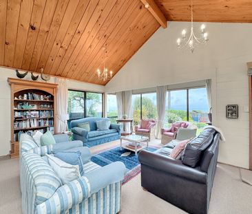 Welcome home to 123 Marine Parade. - Photo 3