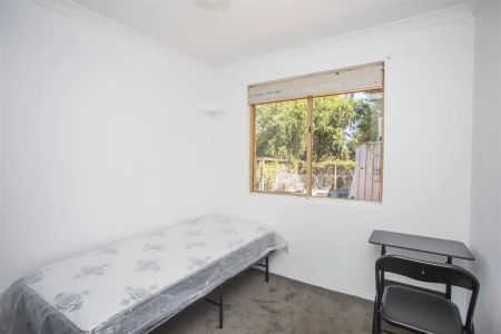 “"Charming Brookdale Retreat: Spacious House for Rent in a Prime Location!"” - Photo 4