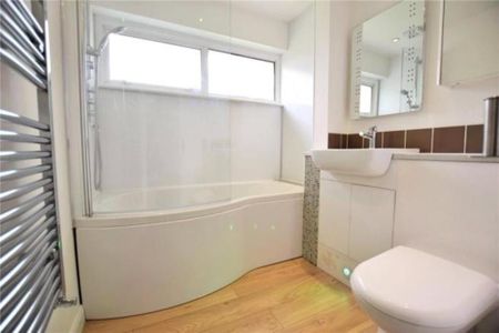 1 bedroom in a house share to rent - Photo 3