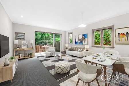 Spacious Two Bed Plus Sunroom Apartment - Photo 2