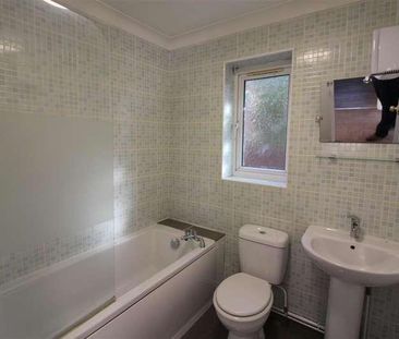 Manor Park House, Bullar Road, Southampton, SO18 - Photo 4