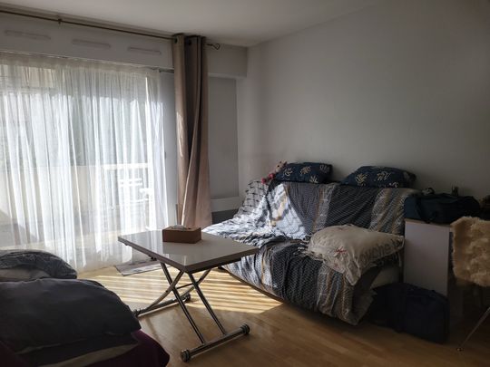 POITIERS CENTRE VILLE dans rue piétonne studio de 37 m² avec terrasse et cave - Photo 1