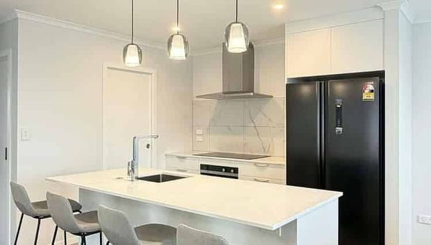 Near New Modern 4‑Bedroom Home for Rent-Lockerbie - Photo 1