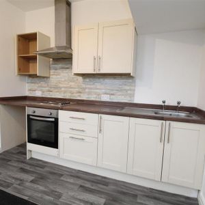 1 bedroom ground floor flat to rent - Photo 2