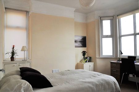 4 Bed Terraced House, Moseley Road, M14 - Photo 4