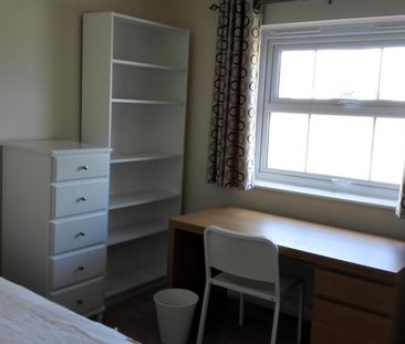 4 bedroom semi-detached house to rent - Photo 5