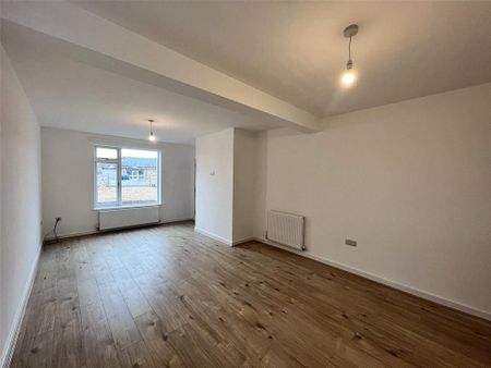 3 bedroom detached house to rent - Photo 2