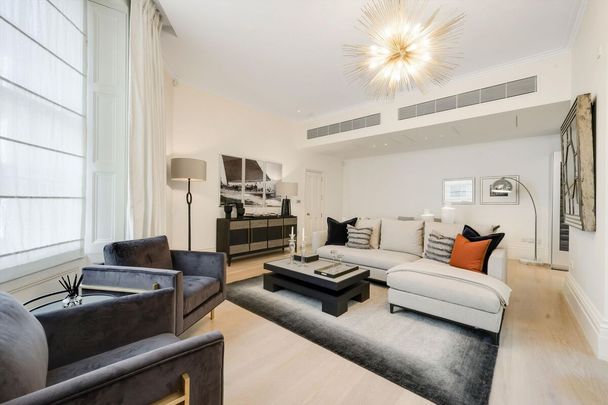 A beautiful two bedroom house to rent in the heart of Belgravia, SW1. - Photo 1