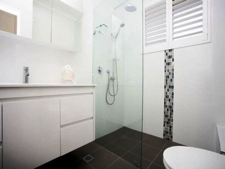 Fully Renovated Unit With Internal Laundry! - Photo 2