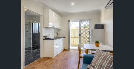 MODERN, FULLY FURNISHED, GROUND FLOOR STUDIO APARTMENT - Photo 3