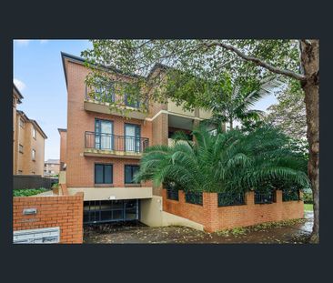 Light-Filled 2-Bedroom Apartment in Small Security Block - Photo 4