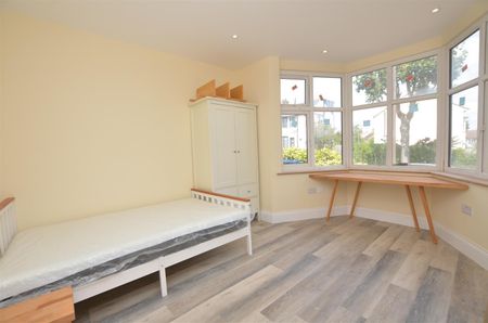 Burney Avenue, Surbiton, Surrey, KT5 - Photo 5