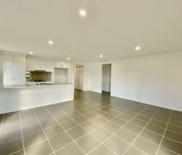 22 Wirraway Drive, Thornton - Photo 3