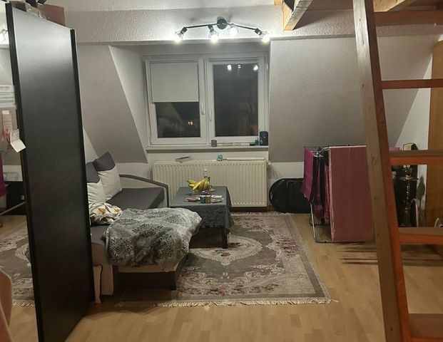 Gemütliche Dachgeschosswohnung für ruhigen Bewohner*in in Bremen - Photo 1