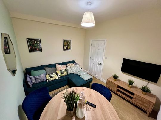 4 Bed Terraced House, Roman Road, BS5 - Photo 1